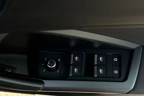 OV70DTX Audi Q3 1.5 TFSI CoD 35 S line Sportback S Tronic Euro 6 (s/s) 5dr Thumbnail #22