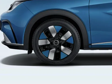  BYD Dolphin 60.48kWh Design Auto 5dr Thumbnail #4