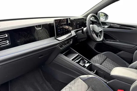 AO25XKU Volkswagen Tiguan 1.5 eTSI 150 R-Line 5dr DSG Thumbnail #3