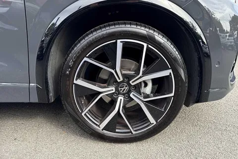 AO25XKU Volkswagen Tiguan 1.5 eTSI 150 R-Line 5dr DSG Thumbnail #6