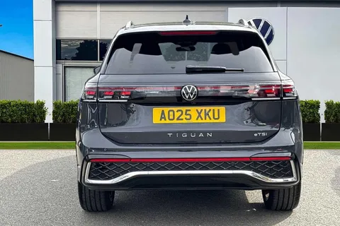 AO25XKU Volkswagen Tiguan 1.5 eTSI 150 R-Line 5dr DSG Thumbnail #8