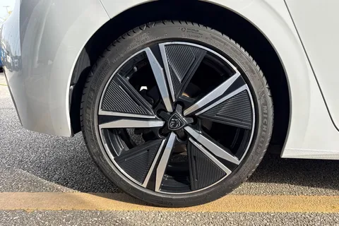 11 of 60 for PEUGEOT 308 1.2 PureTech GT EAT Euro 6 (s/s) 5dr