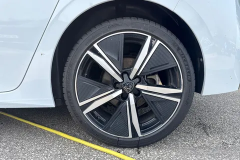 12 of 60 for PEUGEOT 308 1.2 PureTech GT EAT Euro 6 (s/s) 5dr