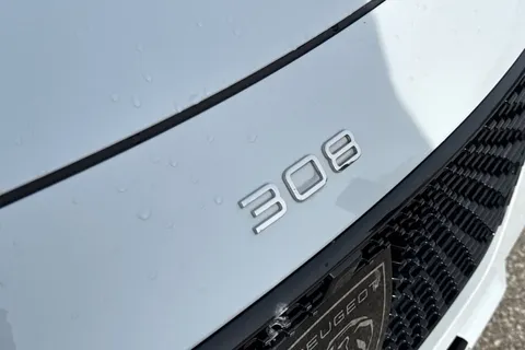 25 of 60 for PEUGEOT 308 1.2 PureTech GT EAT Euro 6 (s/s) 5dr