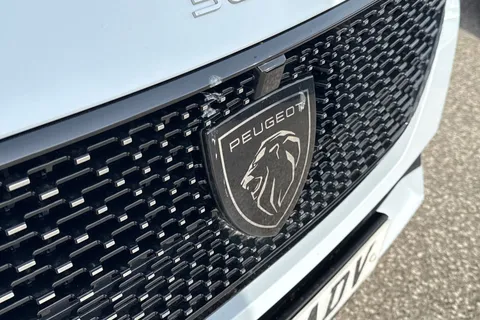 26 of 60 for PEUGEOT 308 1.2 PureTech GT EAT Euro 6 (s/s) 5dr