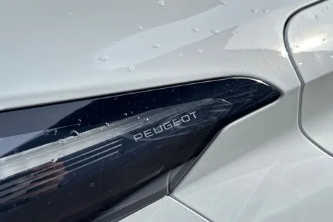 30 of 60 for PEUGEOT 308 1.2 PureTech GT EAT Euro 6 (s/s) 5dr