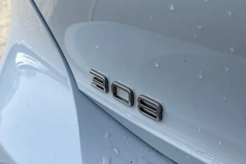 33 of 60 for PEUGEOT 308 1.2 PureTech GT EAT Euro 6 (s/s) 5dr