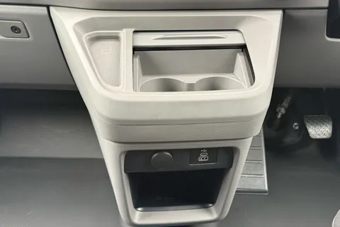 KW75NCJ Volkswagen E-Transporter 286PS 65kWh Commerce Pro Kombi Van Auto Thumbnail #55