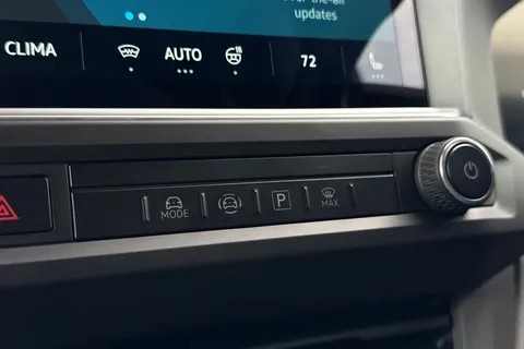 KW75NCJ Volkswagen E-Transporter 286PS 65kWh Commerce Pro Kombi Van Auto Thumbnail #56