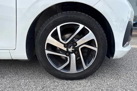 10 of 52 for PEUGEOT 108 1.2 PureTech Allure Top! Euro 6 5dr