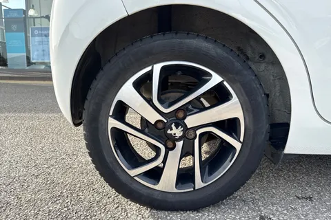 11 of 52 for PEUGEOT 108 1.2 PureTech Allure Top! Euro 6 5dr