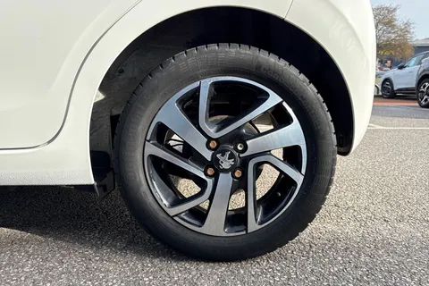 12 of 52 for PEUGEOT 108 1.2 PureTech Allure Top! Euro 6 5dr