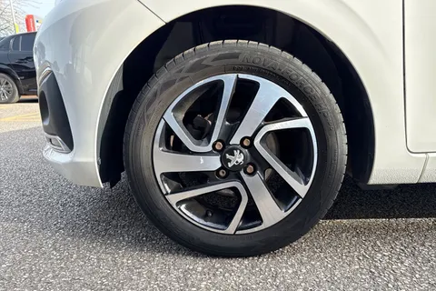 13 of 52 for PEUGEOT 108 1.2 PureTech Allure Top! Euro 6 5dr