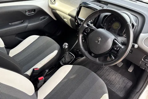 14 of 52 for PEUGEOT 108 1.2 PureTech Allure Top! Euro 6 5dr