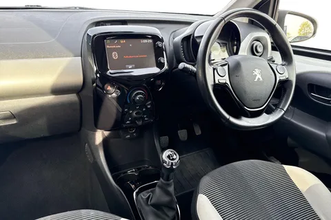 15 of 52 for PEUGEOT 108 1.2 PureTech Allure Top! Euro 6 5dr