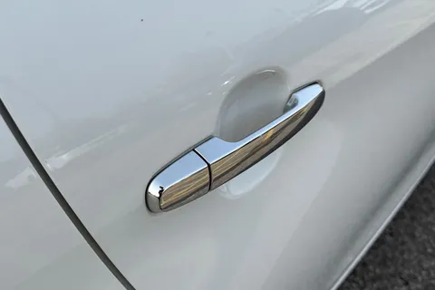 28 of 52 for PEUGEOT 108 1.2 PureTech Allure Top! Euro 6 5dr