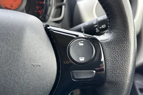 38 of 52 for PEUGEOT 108 1.2 PureTech Allure Top! Euro 6 5dr