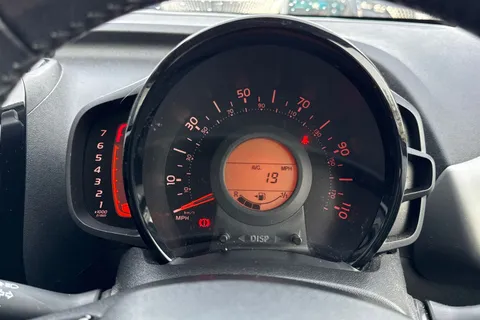 39 of 52 for PEUGEOT 108 1.2 PureTech Allure Top! Euro 6 5dr