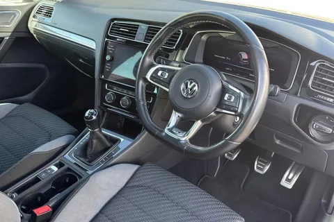 KR68XHK Volkswagen Golf 1.5 TSI EVO R-Line Euro 6 (s/s) 5dr Thumbnail #15