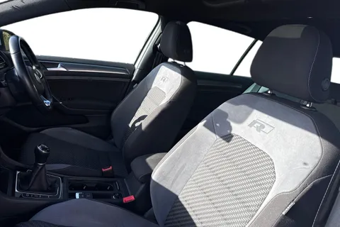 KR68XHK Volkswagen Golf 1.5 TSI EVO R-Line Euro 6 (s/s) 5dr Thumbnail #17