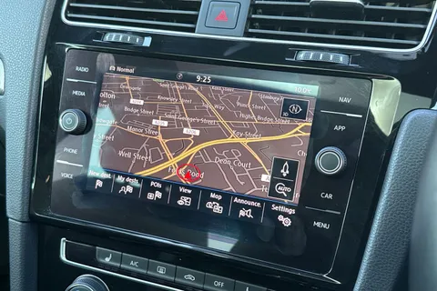 KR68XHK Volkswagen Golf 1.5 TSI EVO R-Line Euro 6 (s/s) 5dr Thumbnail #18