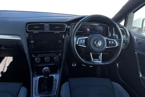 KR68XHK Volkswagen Golf 1.5 TSI EVO R-Line Euro 6 (s/s) 5dr Thumbnail #19