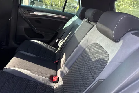 KR68XHK Volkswagen Golf 1.5 TSI EVO R-Line Euro 6 (s/s) 5dr Thumbnail #20