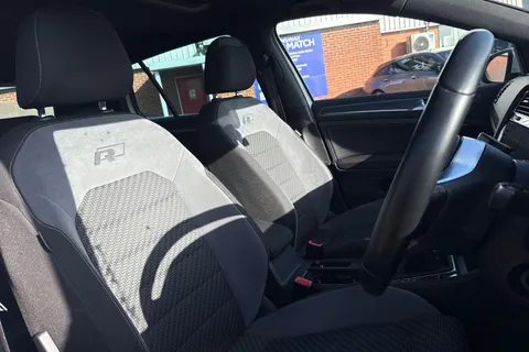 KR68XHK Volkswagen Golf 1.5 TSI EVO R-Line Euro 6 (s/s) 5dr Thumbnail #25