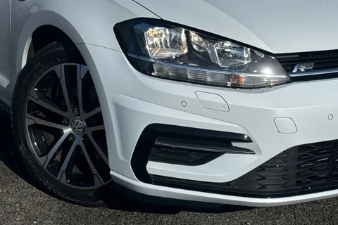 KR68XHK Volkswagen Golf 1.5 TSI EVO R-Line Euro 6 (s/s) 5dr Thumbnail #26