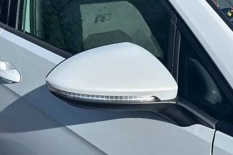 KR68XHK Volkswagen Golf 1.5 TSI EVO R-Line Euro 6 (s/s) 5dr Thumbnail #29