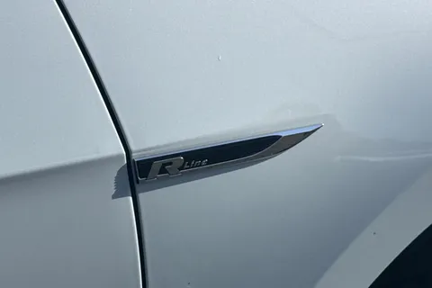 KR68XHK Volkswagen Golf 1.5 TSI EVO R-Line Euro 6 (s/s) 5dr Thumbnail #30