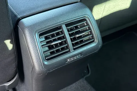 KR68XHK Volkswagen Golf 1.5 TSI EVO R-Line Euro 6 (s/s) 5dr Thumbnail #35