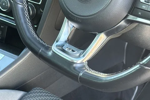 KR68XHK Volkswagen Golf 1.5 TSI EVO R-Line Euro 6 (s/s) 5dr Thumbnail #36