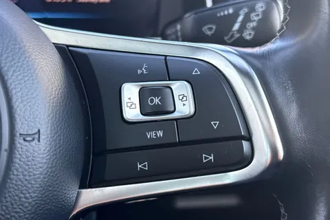 KR68XHK Volkswagen Golf 1.5 TSI EVO R-Line Euro 6 (s/s) 5dr Thumbnail #40