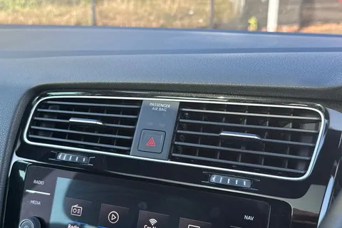 KR68XHK Volkswagen Golf 1.5 TSI EVO R-Line Euro 6 (s/s) 5dr Thumbnail #42