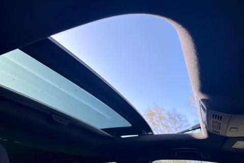 KR68XHK Volkswagen Golf 1.5 TSI EVO R-Line Euro 6 (s/s) 5dr Thumbnail #45