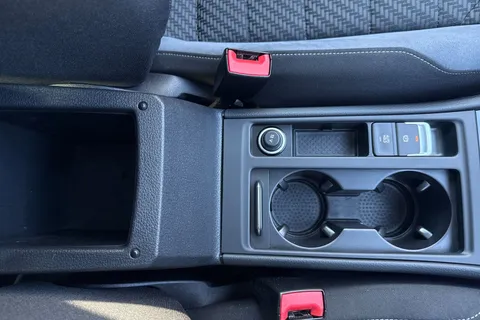 KR68XHK Volkswagen Golf 1.5 TSI EVO R-Line Euro 6 (s/s) 5dr Thumbnail #48