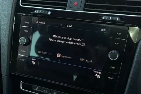 KR68XHK Volkswagen Golf 1.5 TSI EVO R-Line Euro 6 (s/s) 5dr Thumbnail #50