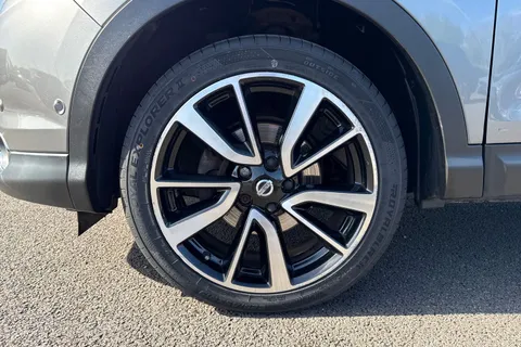 13 of 67 for Nissan Qashqai 1.5 dCi Tekna 2WD Euro 6 (s/s) 5dr