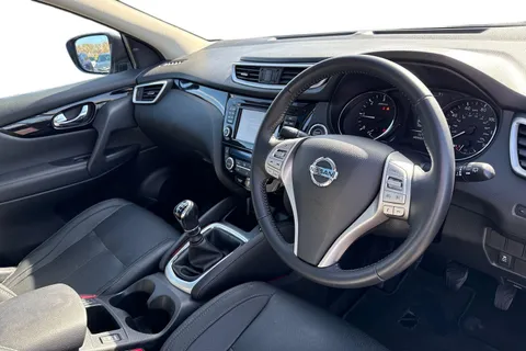 14 of 67 for Nissan Qashqai 1.5 dCi Tekna 2WD Euro 6 (s/s) 5dr