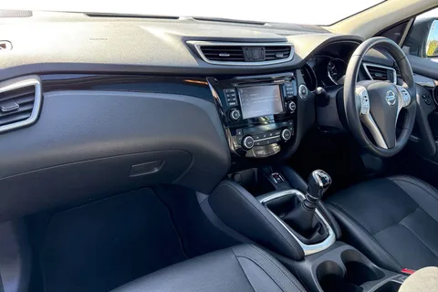 15 of 67 for Nissan Qashqai 1.5 dCi Tekna 2WD Euro 6 (s/s) 5dr