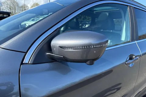 28 of 67 for Nissan Qashqai 1.5 dCi Tekna 2WD Euro 6 (s/s) 5dr