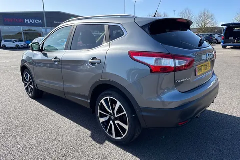 29 of 67 for Nissan Qashqai 1.5 dCi Tekna 2WD Euro 6 (s/s) 5dr