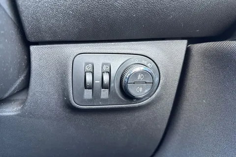 YE17GSV Vauxhall Corsa 1.4i ecoFLEX Limited Edition Euro 6 3dr Thumbnail #45