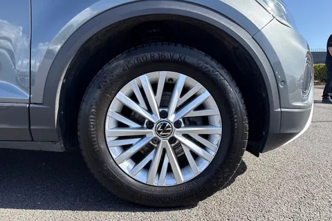 CF72PXL Volkswagen T-Roc 1.0 TSI Life Euro 6 (s/s) 5dr Thumbnail #8