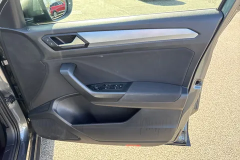 CF72PXL Volkswagen T-Roc 1.0 TSI Life Euro 6 (s/s) 5dr Thumbnail #19