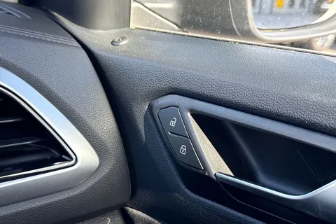 CF72PXL Volkswagen T-Roc 1.0 TSI Life Euro 6 (s/s) 5dr Thumbnail #42