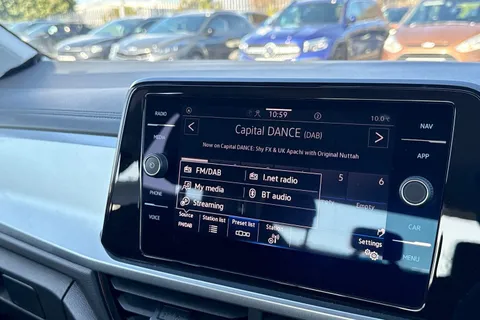 CF72PXL Volkswagen T-Roc 1.0 TSI Life Euro 6 (s/s) 5dr Thumbnail #45