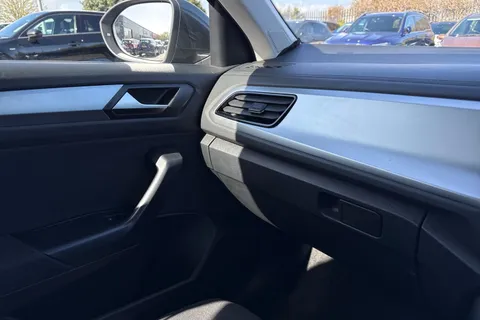 CF72PXL Volkswagen T-Roc 1.0 TSI Life Euro 6 (s/s) 5dr Thumbnail #61