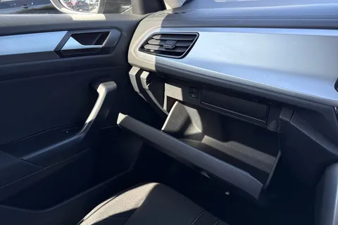 CF72PXL Volkswagen T-Roc 1.0 TSI Life Euro 6 (s/s) 5dr Thumbnail #62